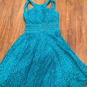 size 0 juniors blue dress in amazing condition! only worn once!